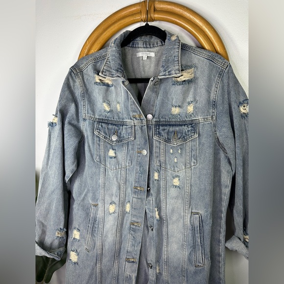 Red Dress Boutique Veveret Denim Distressed Long Jean Jacket sz M - Picture 6 of 9